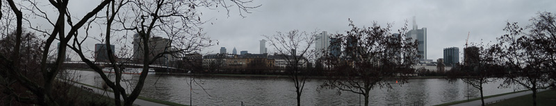 Frankfurt in de regen Panoramafoto