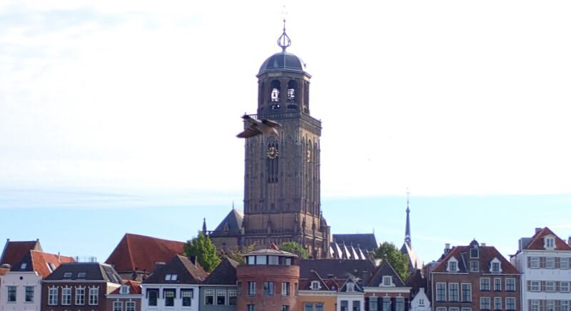 Uitzicht op Deventer en de Lebuïnuskerk.